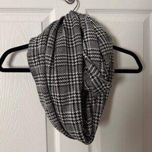 H&M houndstooth thick infinity scarf